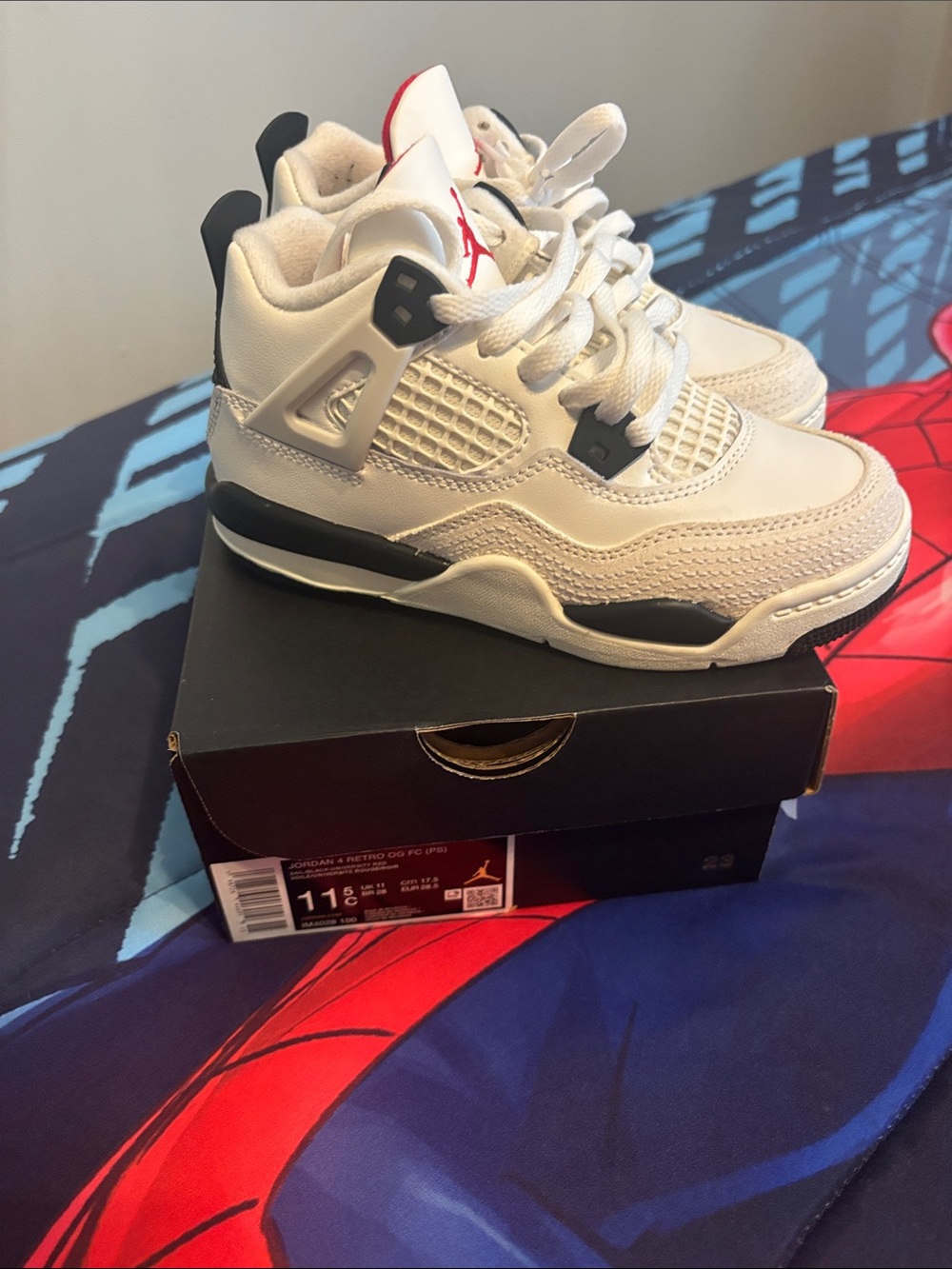 Jordan Kids' Sneakers in White and Black - Picture 3 of 7